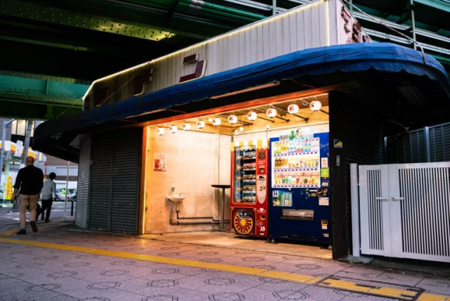 日本东京秋叶原最好的Mansei肉三明治食品自动售货机